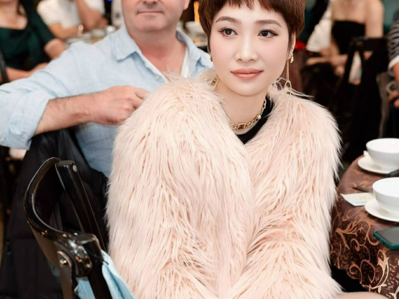 CUỐI NĂM TIỆC TÙNG RỘN RÀNG – YEAR END PARTY MUỐN LUNG LINH THÌ ĐỪNG QUÊN HYEJIN H NGUYEN