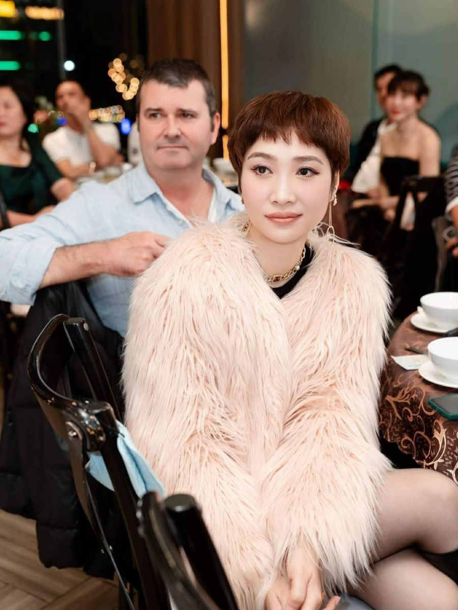 CUỐI NĂM TIỆC TÙNG RỘN RÀNG – YEAR END PARTY MUỐN LUNG LINH THÌ ĐỪNG QUÊN HYEJIN H NGUYEN